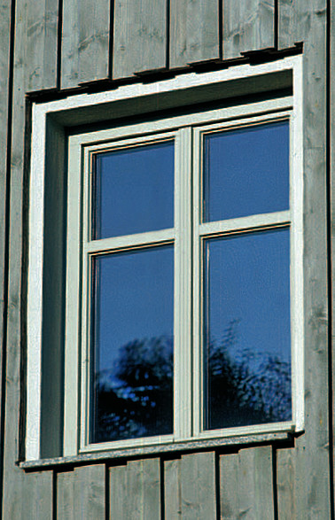Dorferneuerung Riechberg Fenster mit Holzlattung